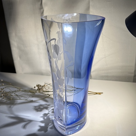 Vintage Mikasa Blue & Clear Glass Vase with Floral Etchings - Picture 2 of 9